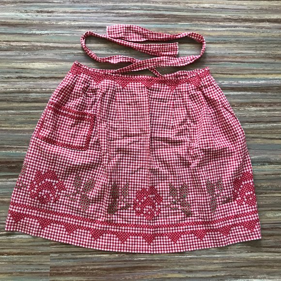 Hand Crafted Red Checkered Apron - Picture 1 of 4